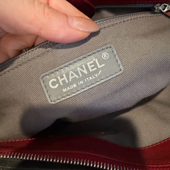 Authentic RARE Iridescent Chanel Tote - Picture 8 of 13